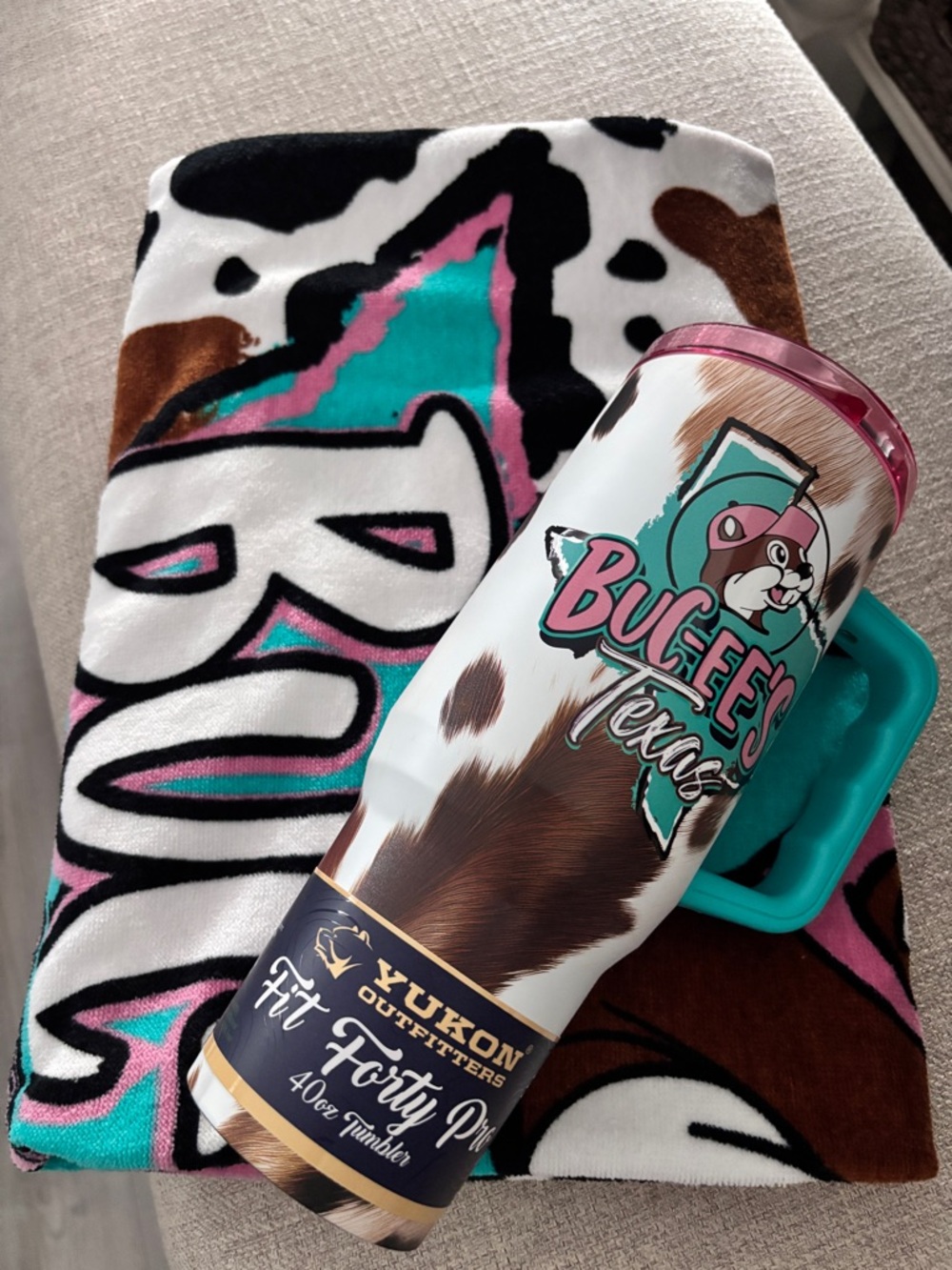 Buc-ee's Texas Cowhide 40oz Tumbler - Teal and Pink Accents